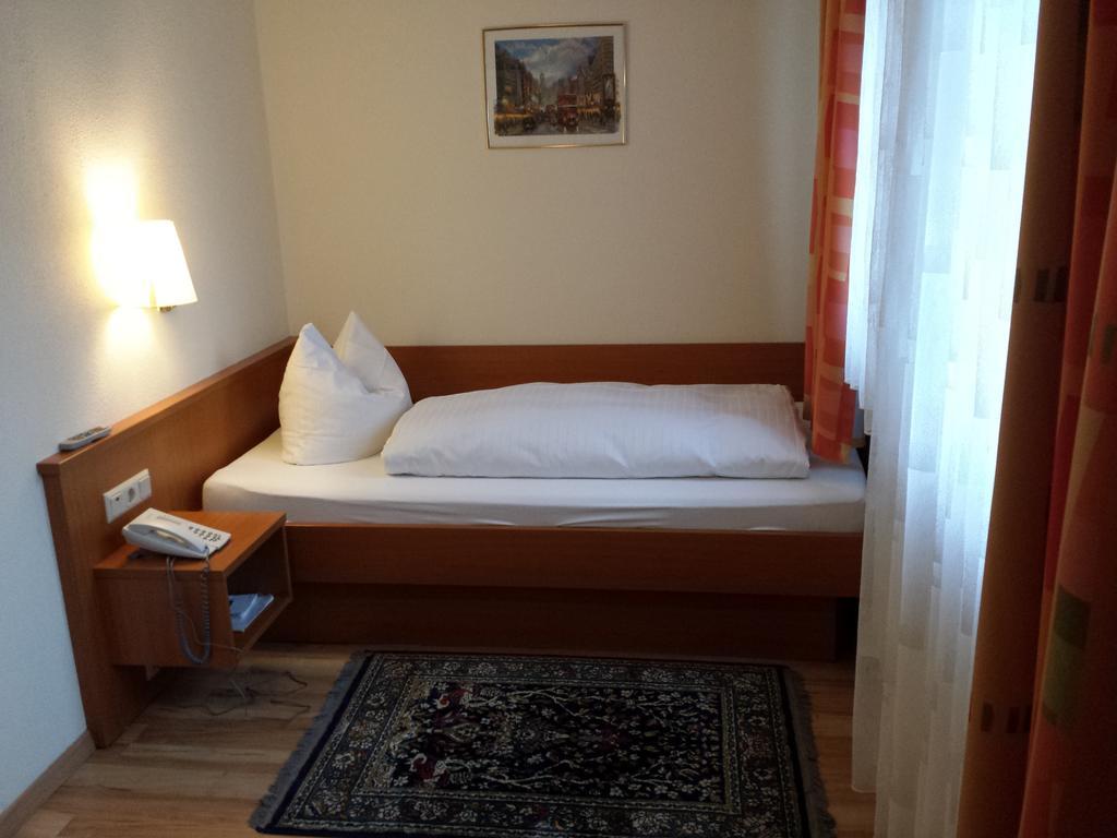 Hotel Am Exerzierplatz Маннгейм Номер фото